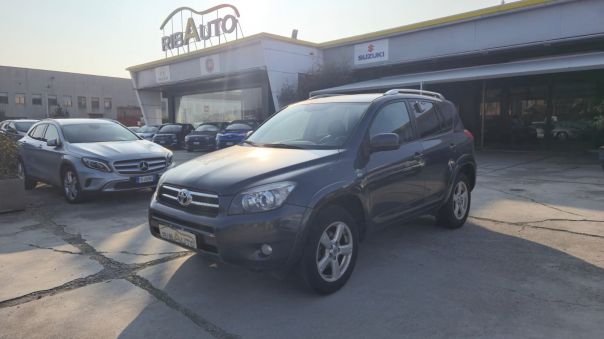 TOYOTA RAV4 2.2 D-4D 177 CV Luxury