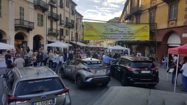 PRESENTI A NEGOZI IN STRADA A SALUZZO